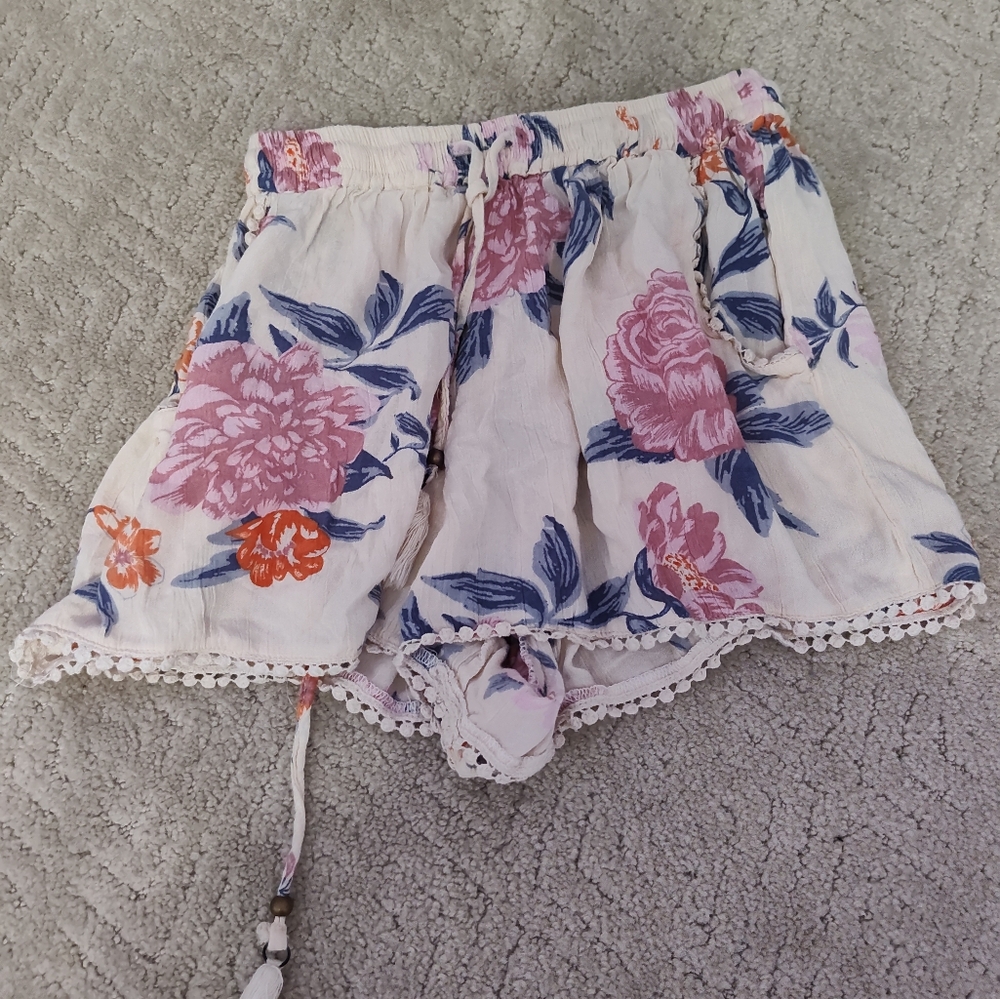Shorts - Picture 3 of 3